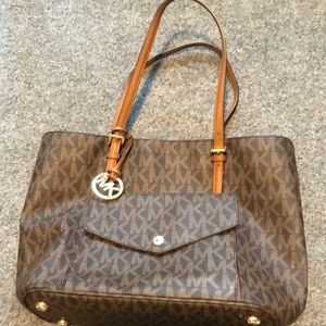 Michael Kors Jet Set Large Pocket Tote